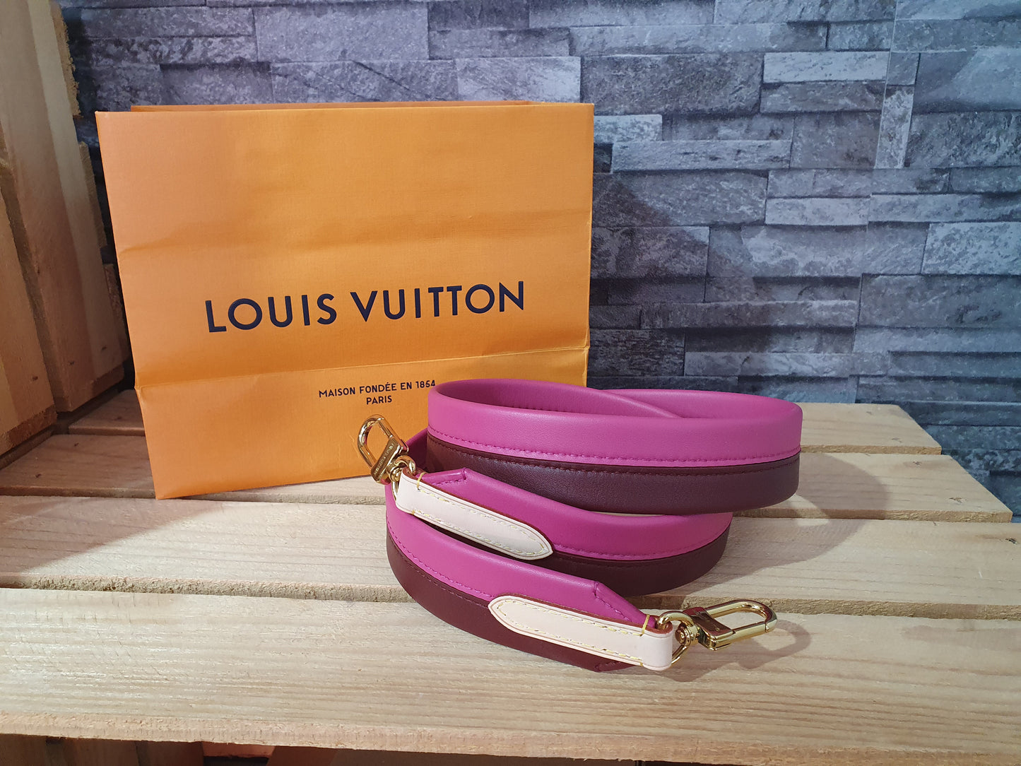 NEU! Original Louis Vuitton Schulterriemen  Schultergurt  Cluny Leder  Fuchsia