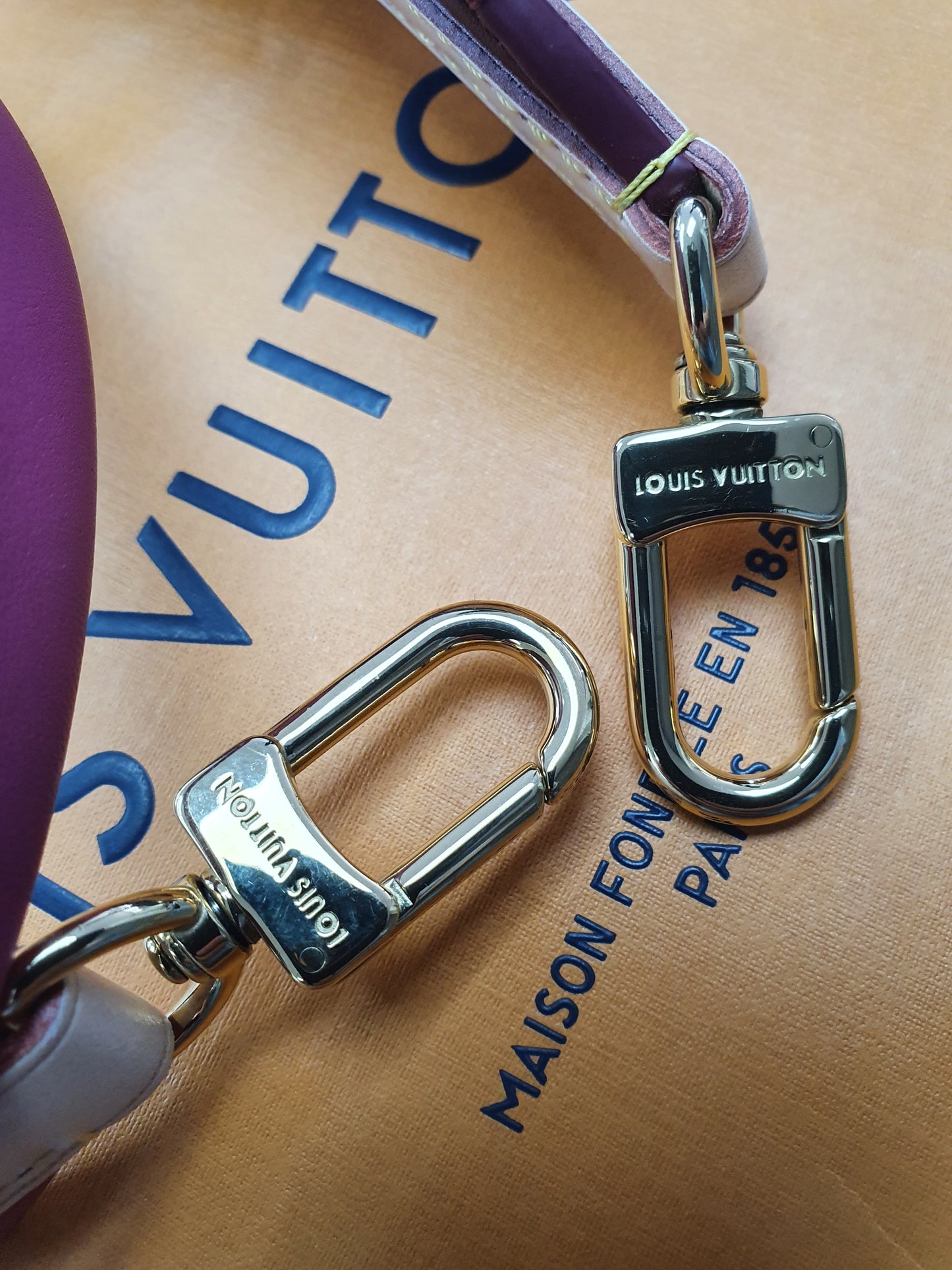 NEU! Original Louis Vuitton Schulterriemen  Schultergurt  Cluny Leder  Fuchsia