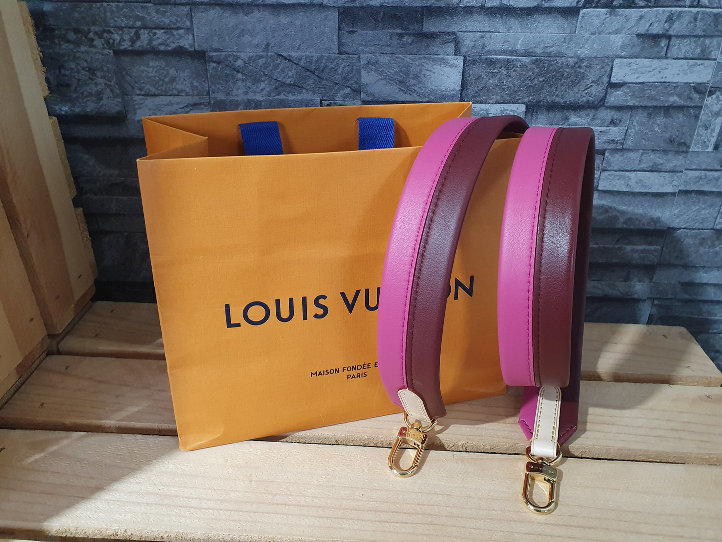 NEU! Original Louis Vuitton Schulterriemen  Schultergurt  Cluny Leder  Fuchsia