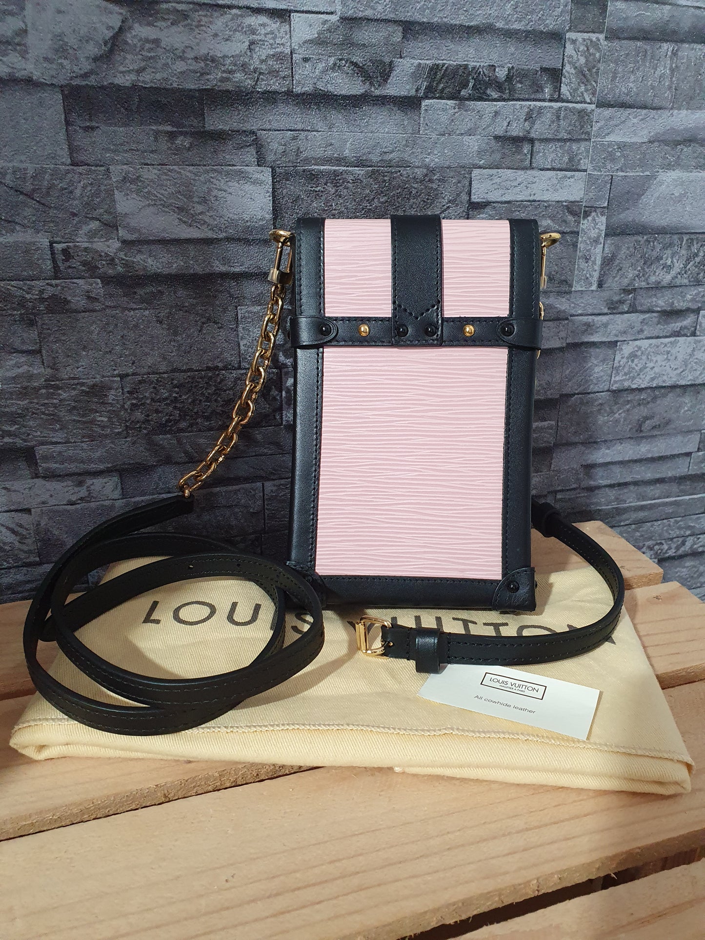 Original Louis Vuitton Trunk Vertical Epi Leder Rosa Handytasche