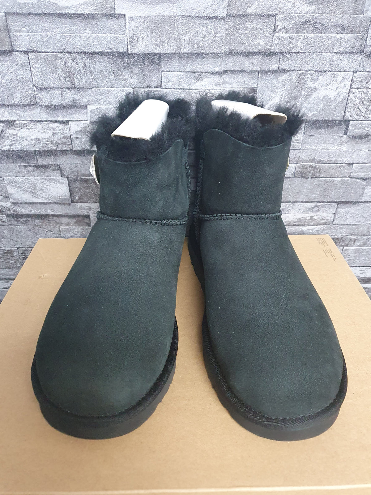 NEU! Original UGG Boots Mini Bailey Button Bling Schwarz Lammfell Wildleder Gr.40