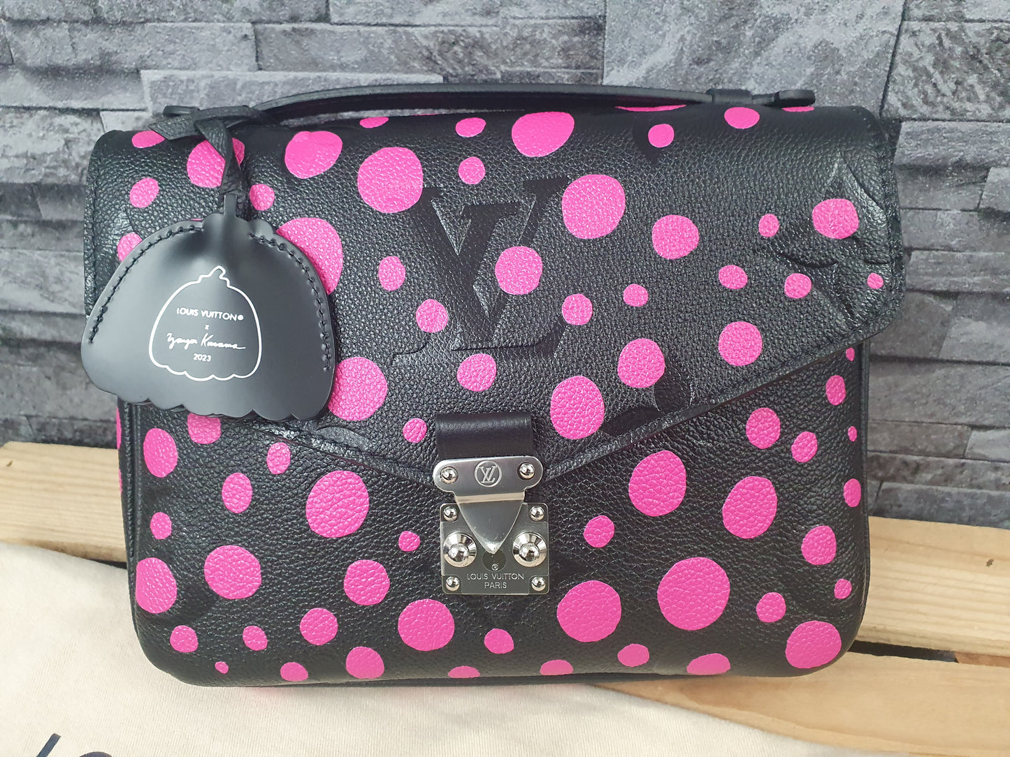 NEU! Original Louis Vuitton Metis Kusama Empreinte Leder Schwarz