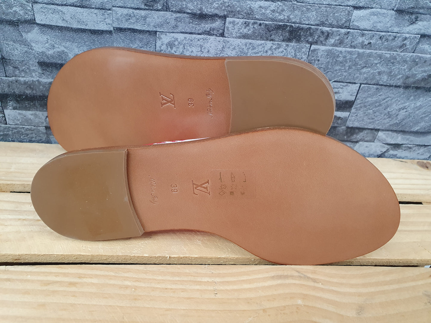 NEU! Original Louis Vuitton Zehentrenner Sandalen Escale  Rouge  Palma Flat Gr.39