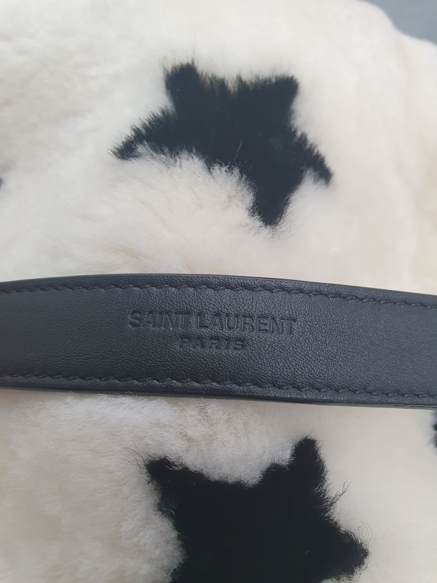 Saint Laurent YSL Schultertasche Lammfell Pochon Beutel