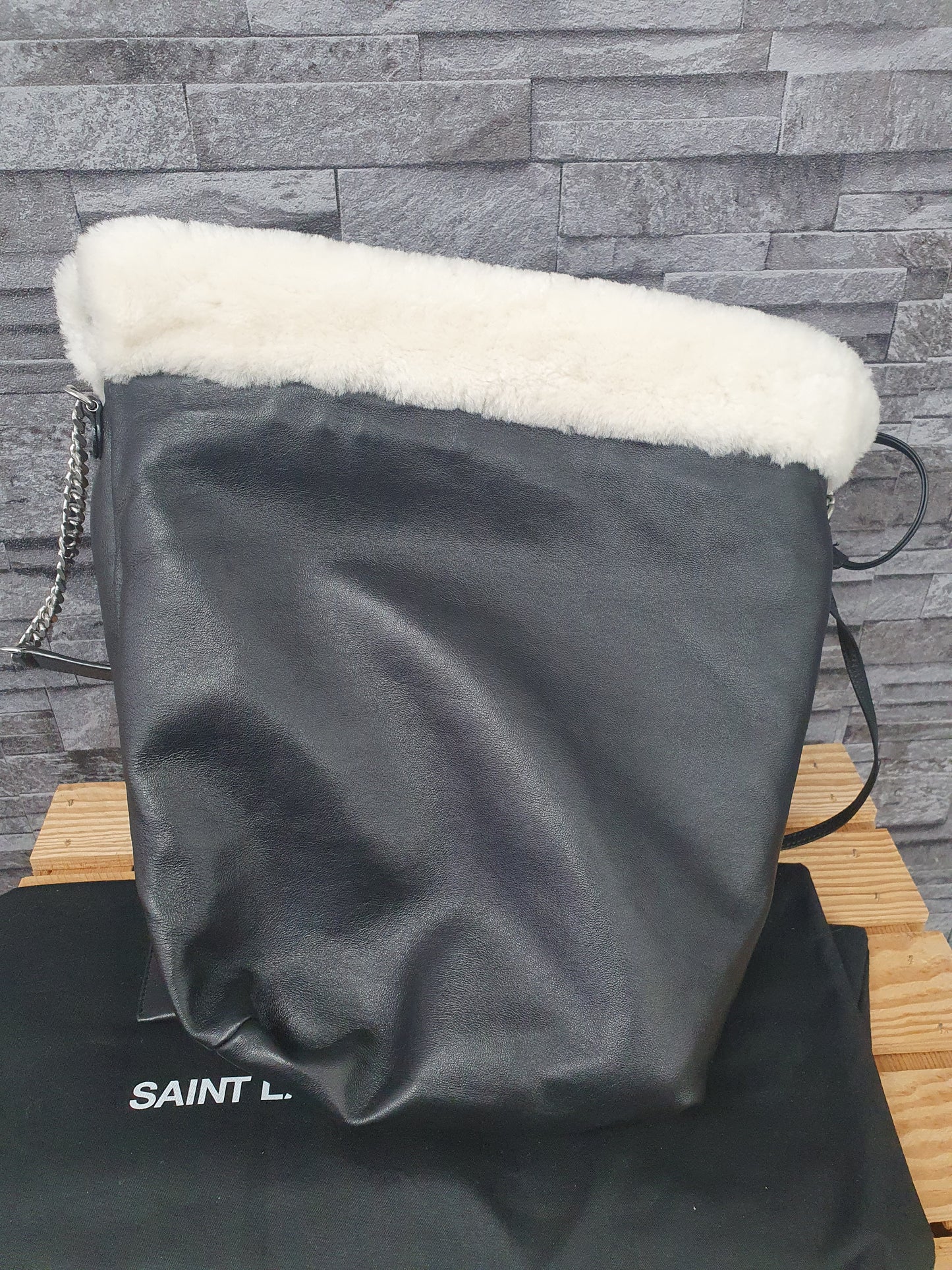 Saint Laurent YSL Schultertasche Lammfell Pochon Beutel