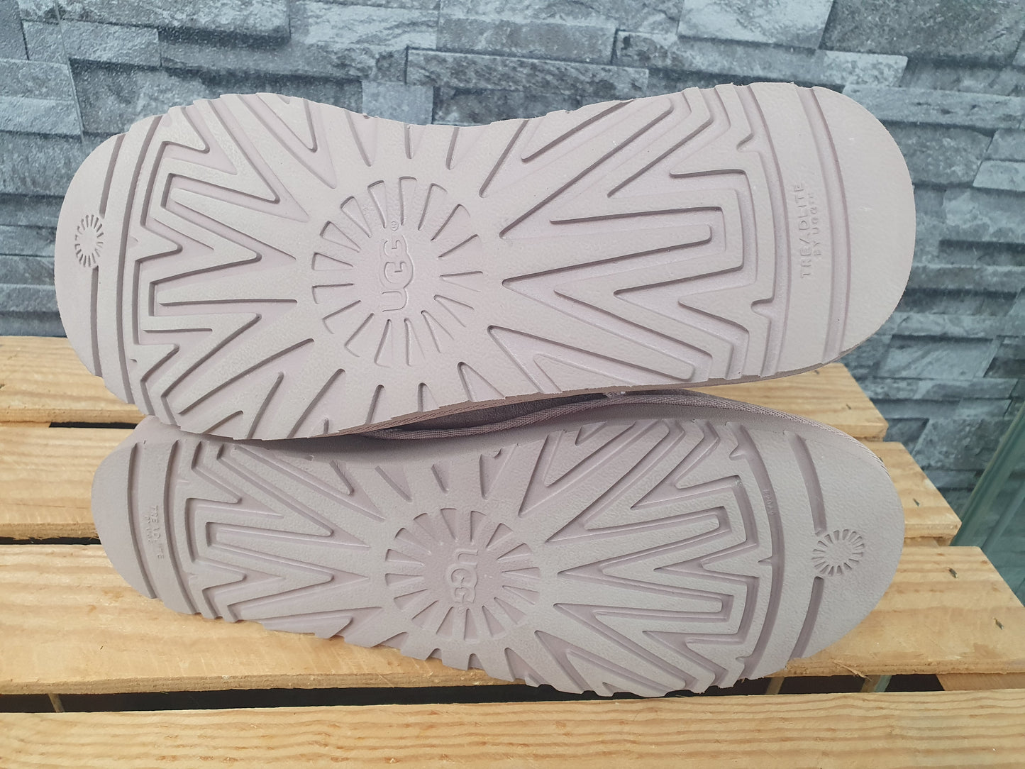 UGG Boots Mini Bailey Button Dusk Rosa Lammfell   Wildleder Gr.40 NEU