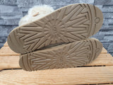 UGG Damen Boots Bailey Button II  Wildleder  Sand Lammfell Gr.40
