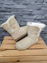 UGG Damen Boots Bailey Button II  Wildleder  Sand Lammfell Gr.40