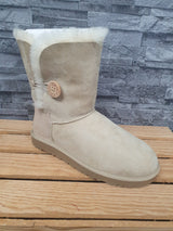 UGG Damen Boots Bailey Button II  Wildleder  Sand Lammfell Gr.40