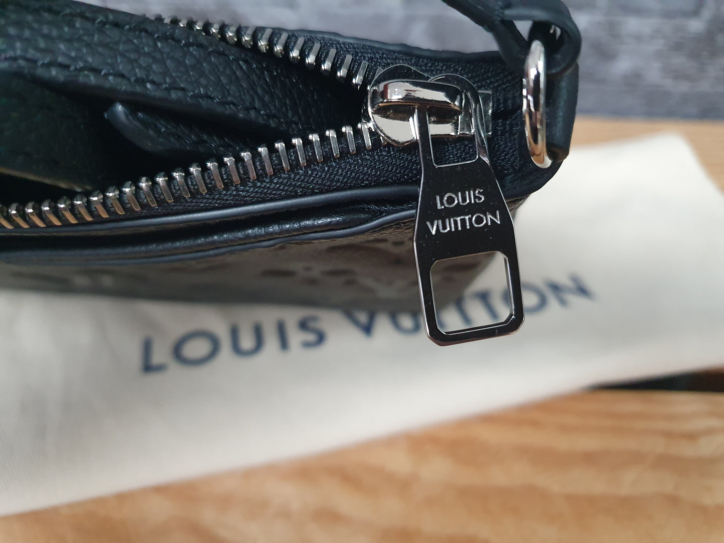 NEU! Original Louis Vuitton Pallas BB Empreinte Leder Schwarz Clutch  Crossbody