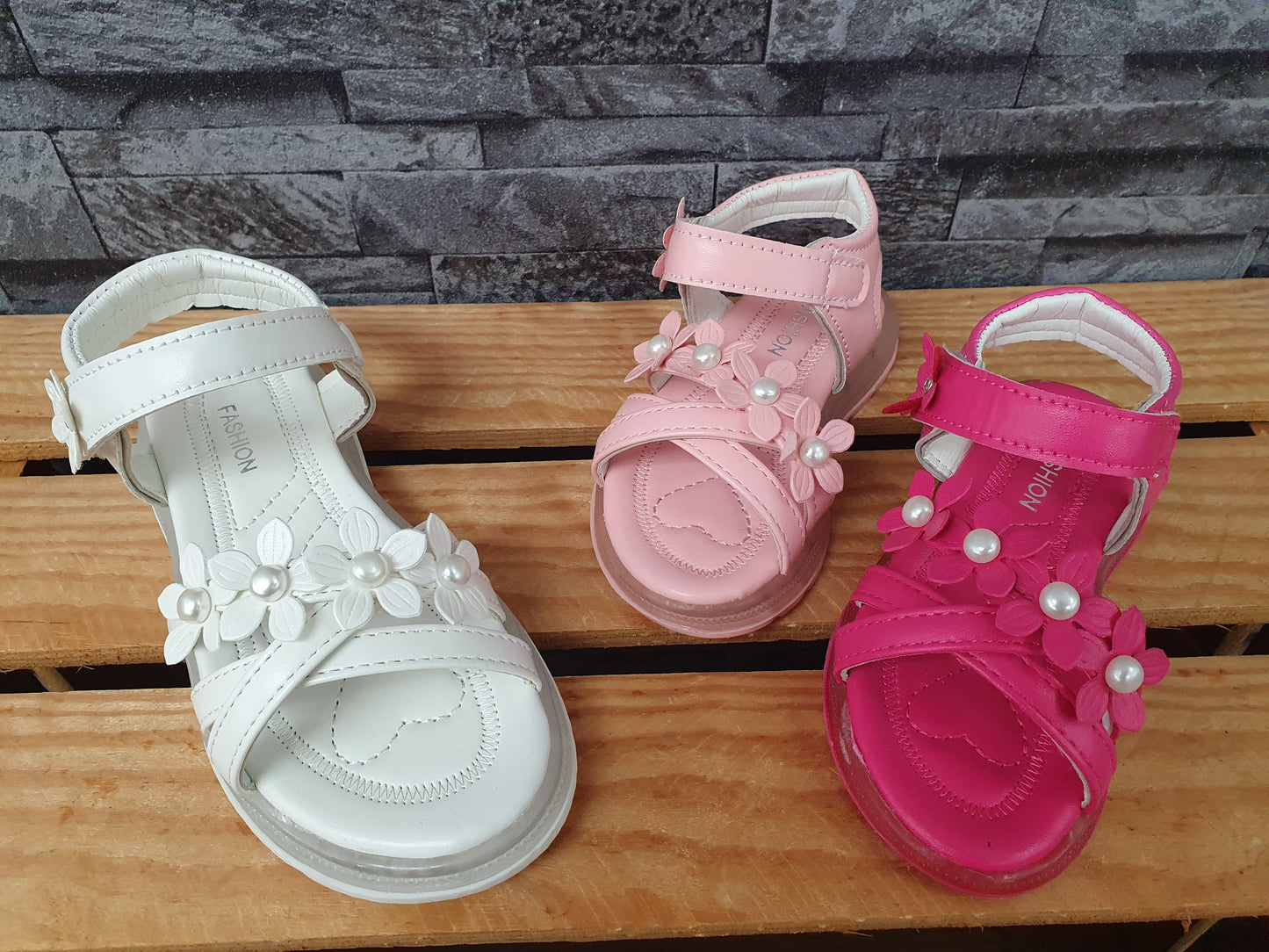 Mädchen Sommersandalen mit Perlen & Klettverschluss