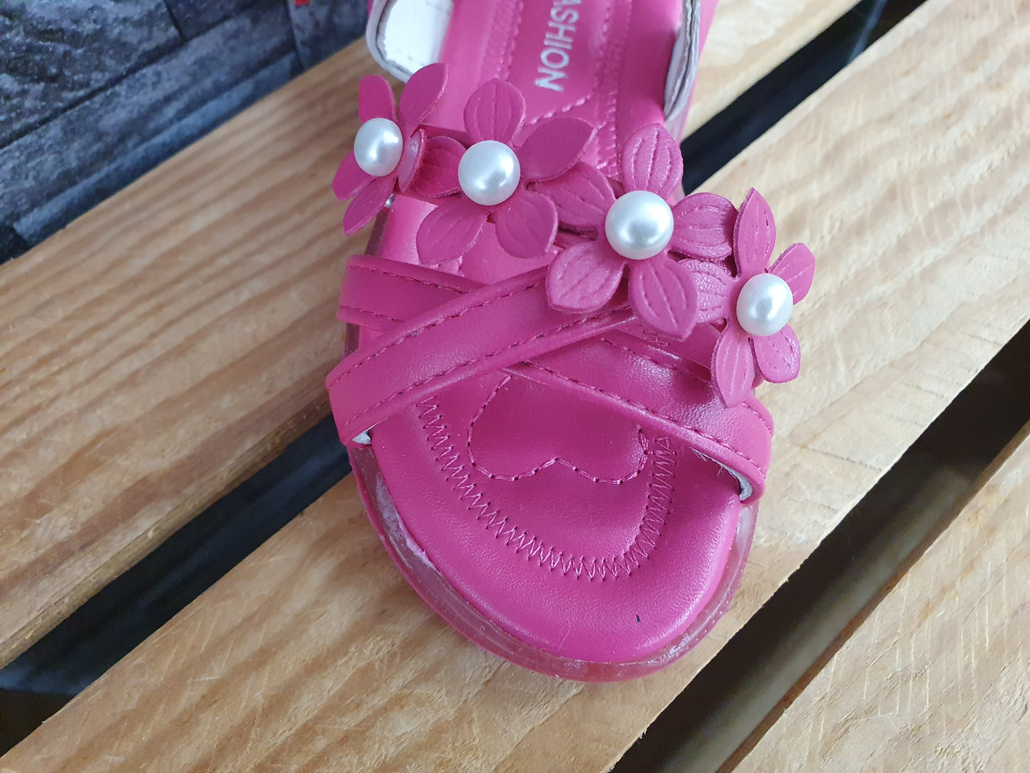 Mädchen Sommersandalen mit Perlen & Klettverschluss