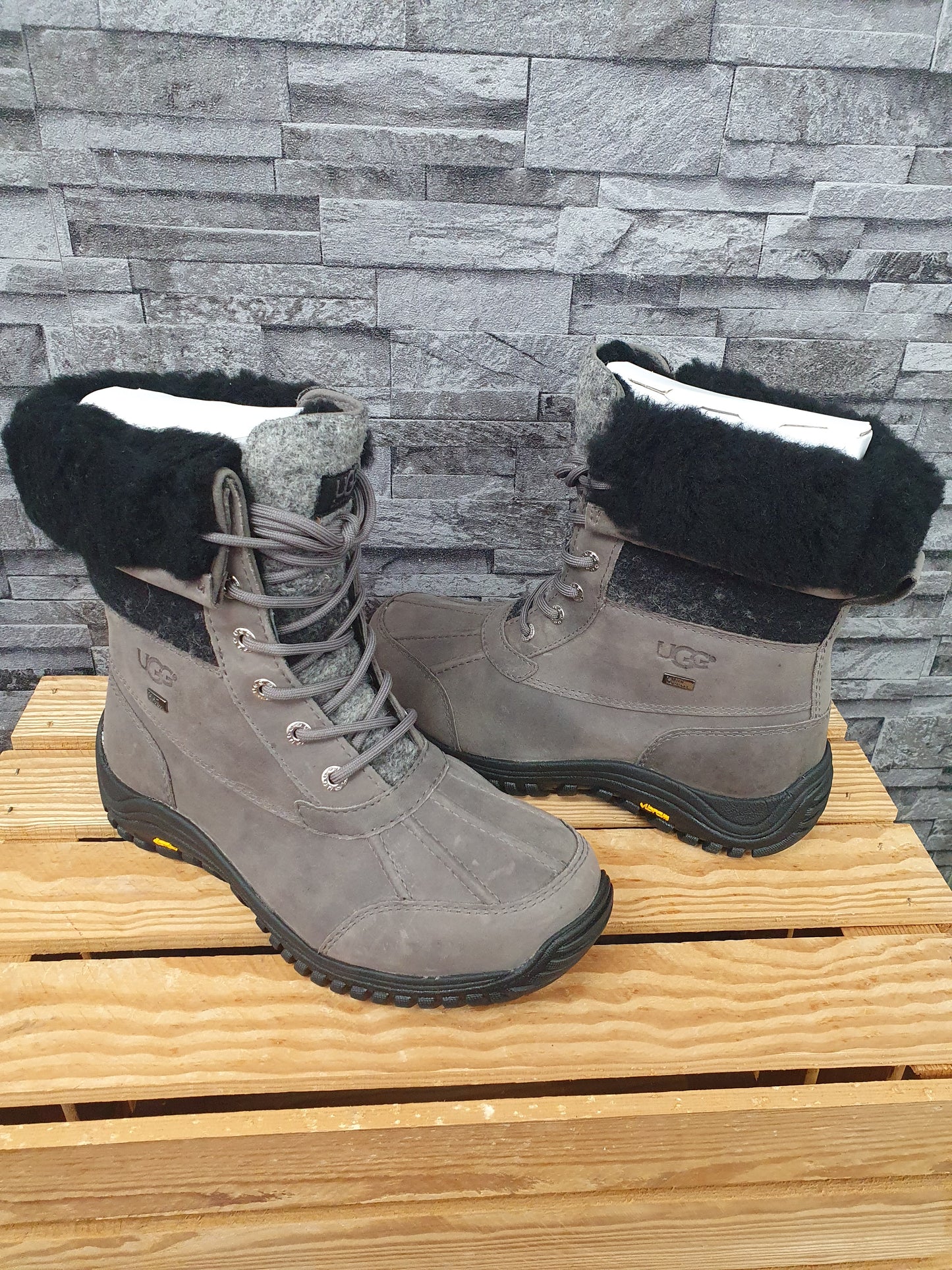NEU! Original UGG Boots Adirondack Boot III Grau Leder Wasserdicht Lammfell Gr.40