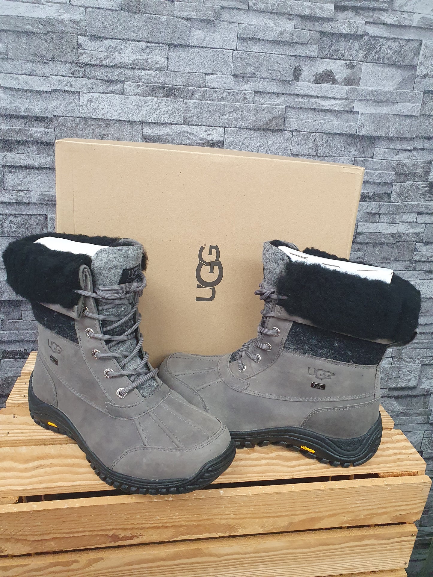 NEU! Original UGG Boots Adirondack Boot III Grau Leder Wasserdicht Lammfell Gr.40