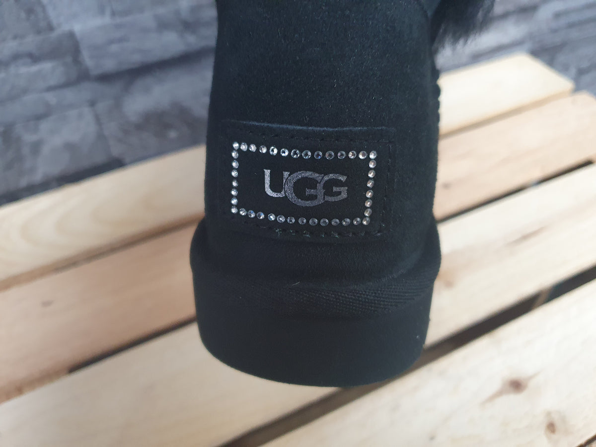 NEU! Original UGG Boots Mini Bailey Button Bling Schwarz  Lammfell  Gr.41